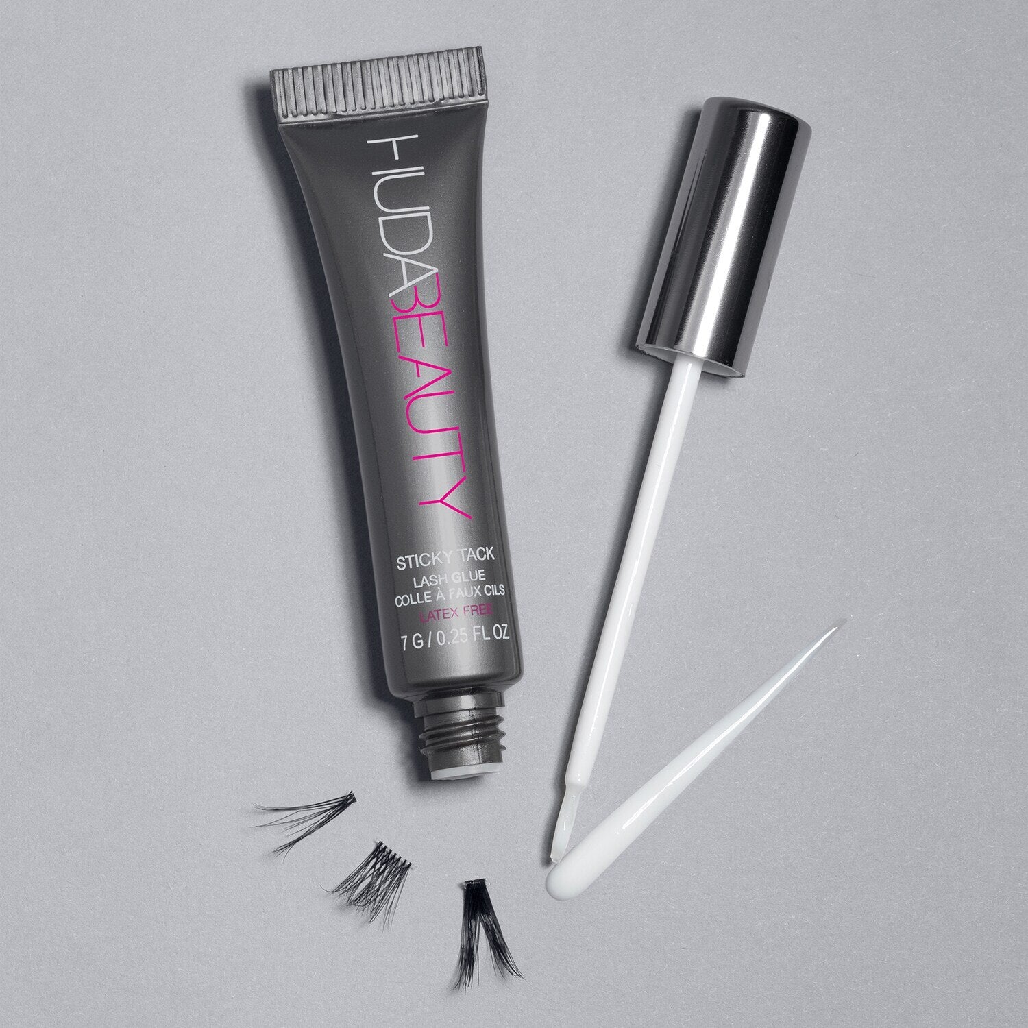 Huda Beauty Sticky Tack Latex-Free Lash Glue - 7g Huda Beauty Sticky Tack Latex-Free Lash Glue - 7g