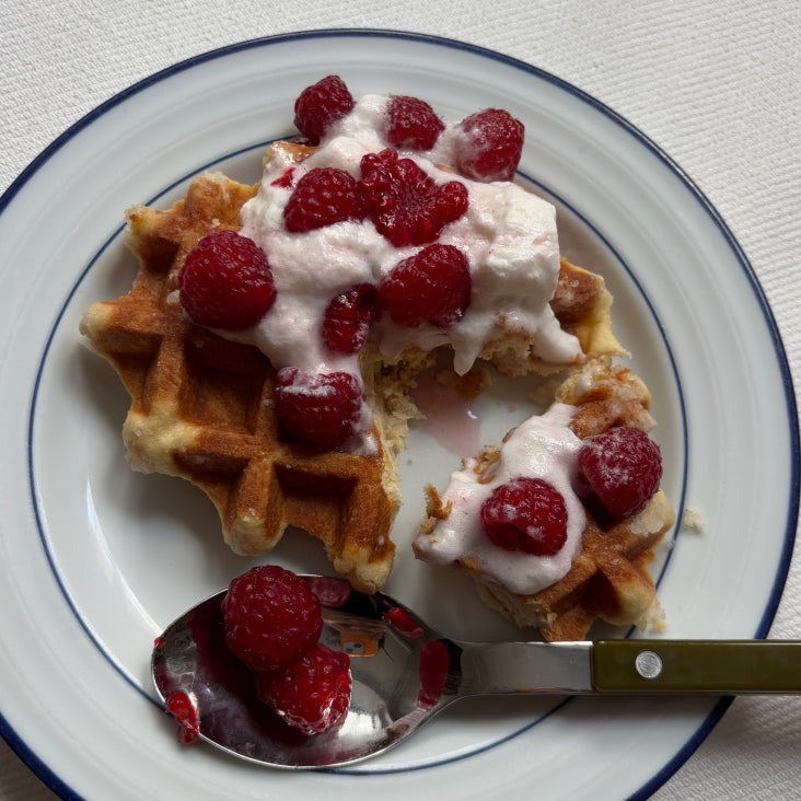 rhode Pocket Blush - Date Cake - Warm Red Berry rhode Pocket Blush - Date Cake - Warm Red Berry