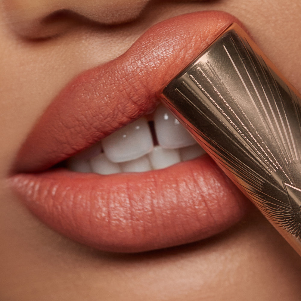 Charlotte Tilbury Airbrush Flawless Lip Blur Liquid Lipstick - Honey Blur