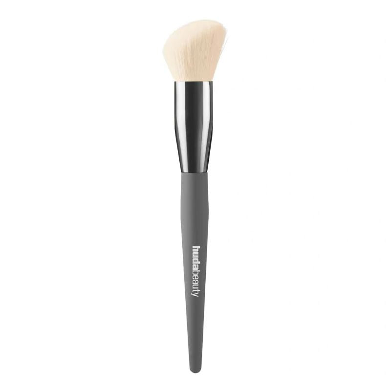 Huda Beauty Diffusing Cheek Brush