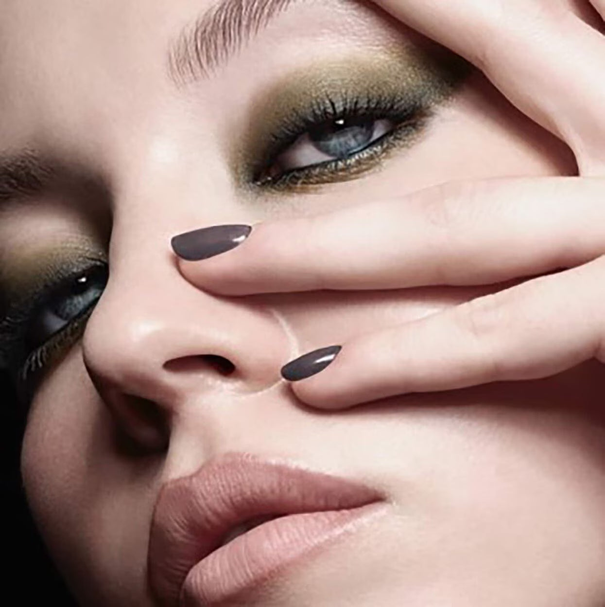 Eye Tint Liquid eyeshadow